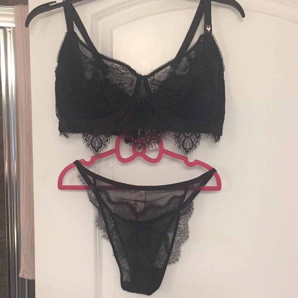 VS NEW 2 pc set Push Up Lace Bra & Bikini 36DDD/L